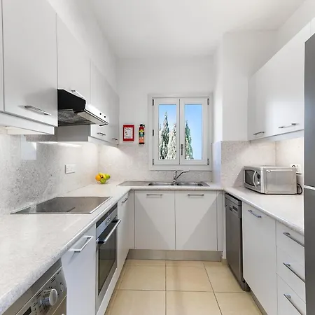 2 Bedroom Thalassa With Sea And Sunset Views, Aphrodite Hills Apartment Kouklia