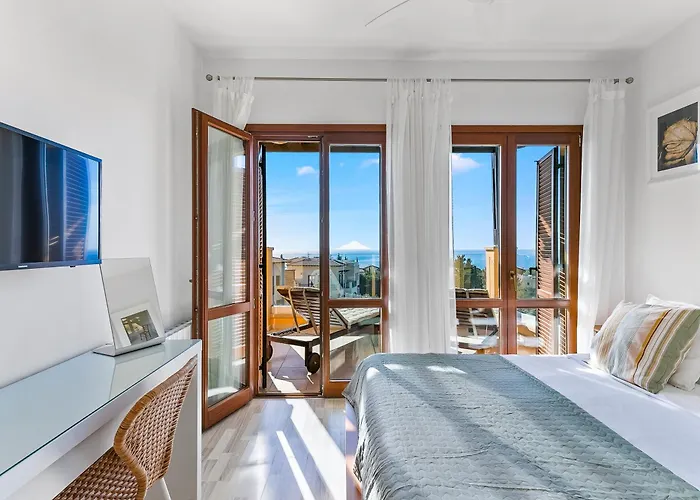 2 Bedroom Thalassa With Sea And Sunset Views, Aphrodite Hills アパート