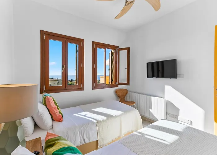 2 Bedroom Thalassa With Sea And Sunset Views, Aphrodite Hills アパート