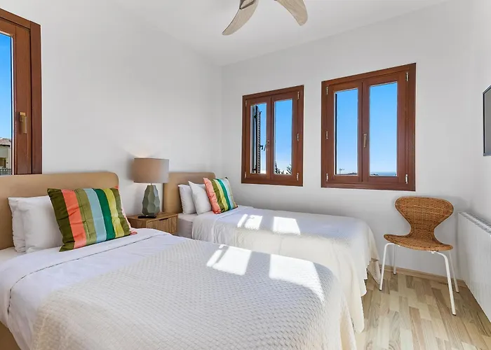 2 Bedroom Thalassa With Sea And Sunset Views, Aphrodite Hills クークリア