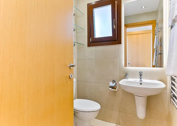 2 Bedroom Thalassa With Sea And Sunset Views, Aphrodite Hills アパート