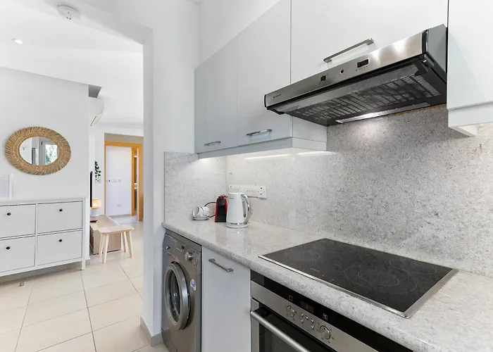 2 Bedroom Thalassa With Sea And Sunset Views, Aphrodite Hills アパート